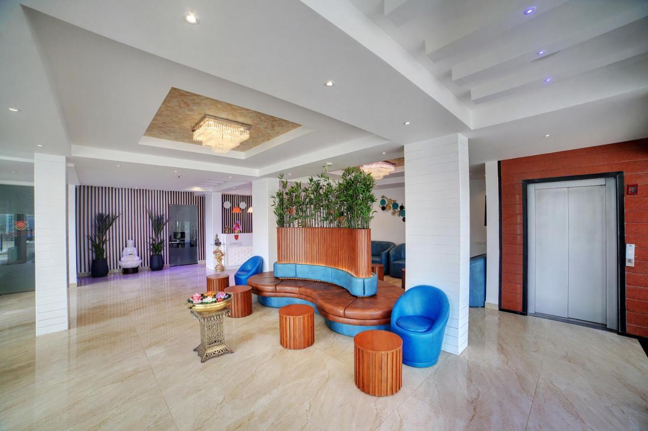 The Liverpool Blue Hotels Bangalore Exterior foto